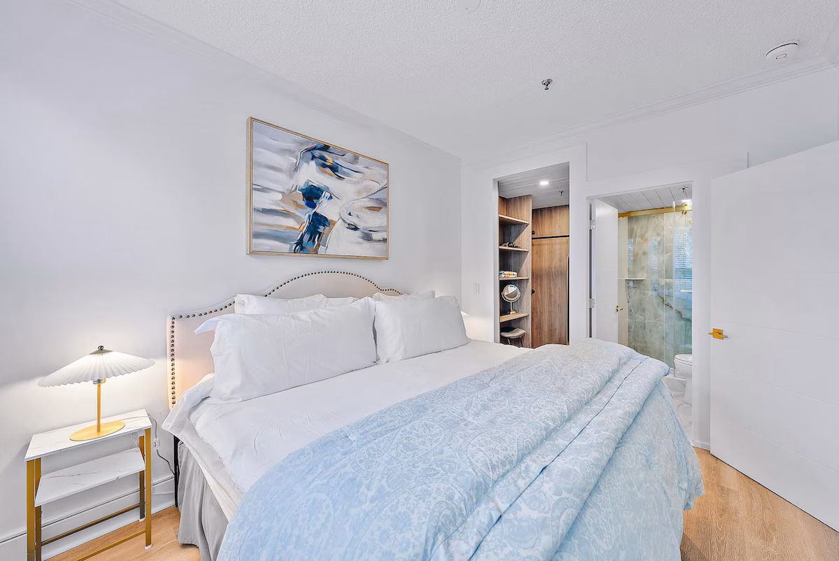 Pineapple Pad king bed